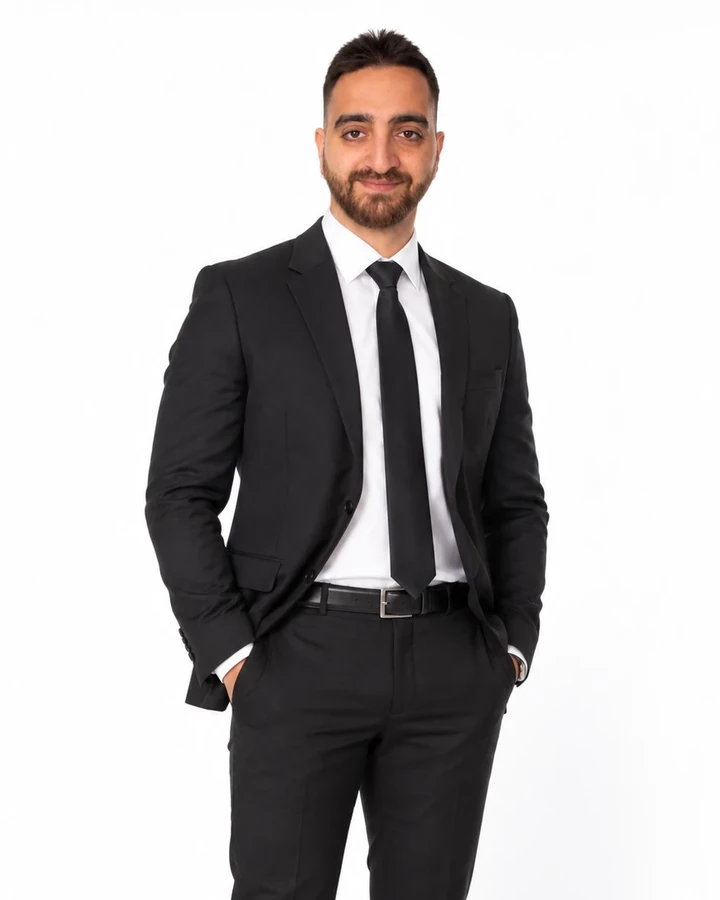 Selmani Faris Can, Inhaber von Elm by Far Software, im dunklen Anzug